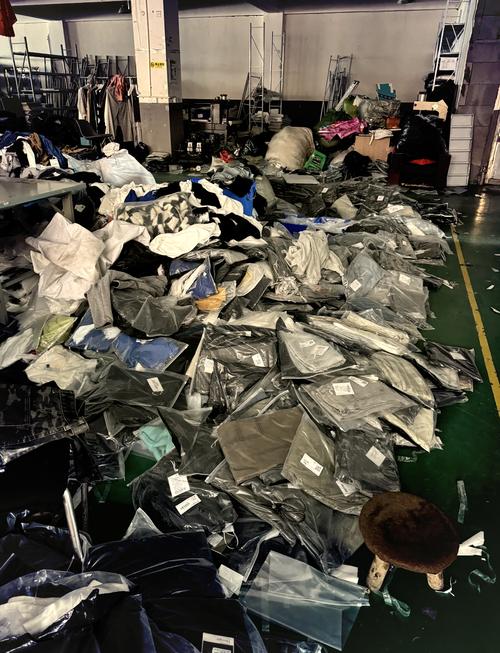 10元服裝尾貨批發(fā) 小本創(chuàng)業(yè)的掘金機會與零售實戰(zhàn)策略